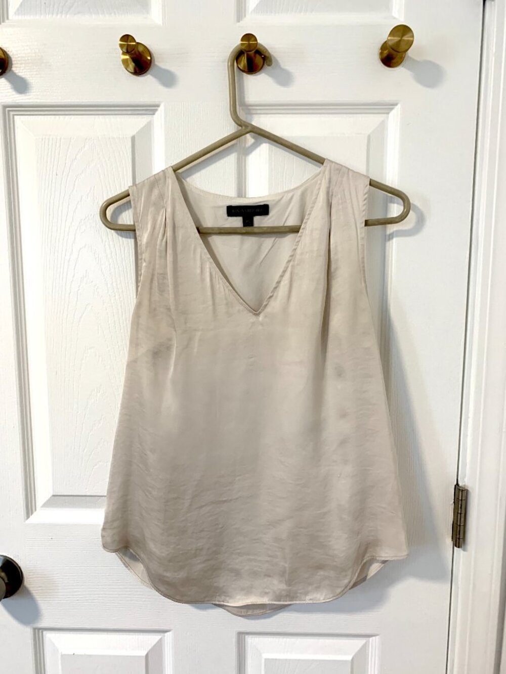 Banana Republic V Neck Satin Blouse Top in Pearl XS